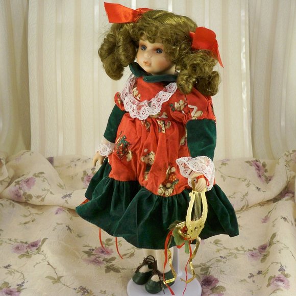 Mistletoe Miss Collectable Tradition Porcelain Doll W/Stand - Picture 7 of 8